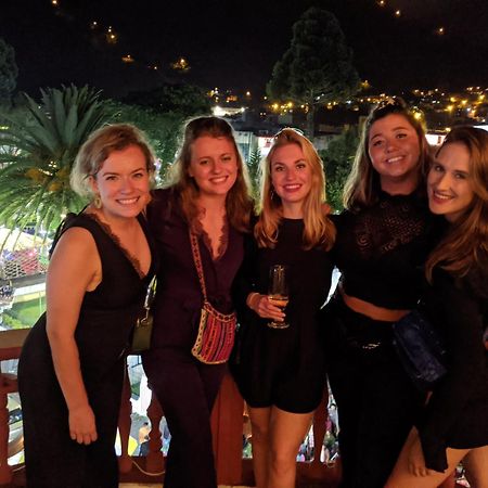 באניוס Erupcion Art Hotel & Hostel מראה חיצוני תמונה