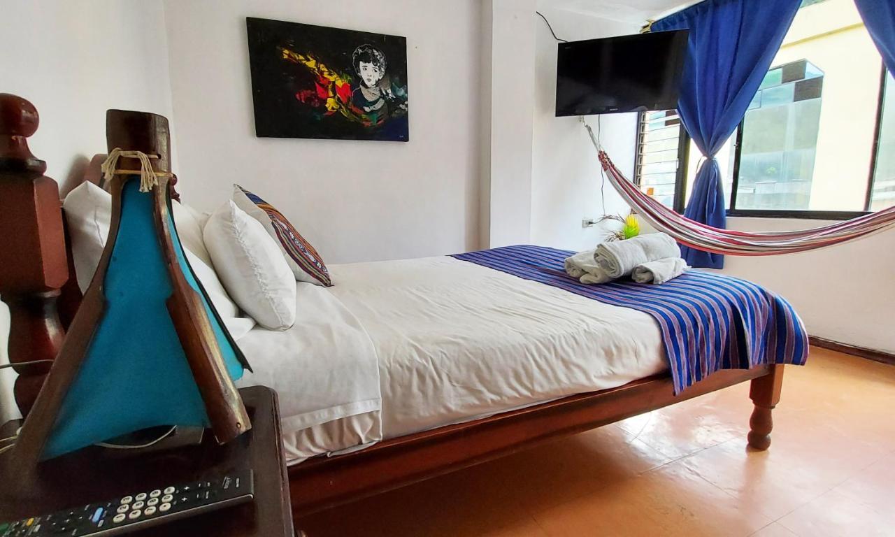 באניוס Erupcion Art Hotel & Hostel מראה חיצוני תמונה