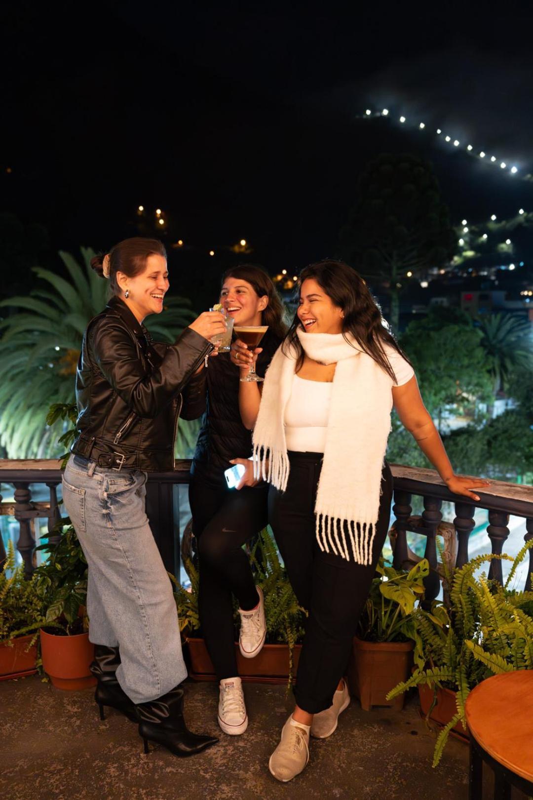 באניוס Erupcion Art Hotel & Hostel מראה חיצוני תמונה