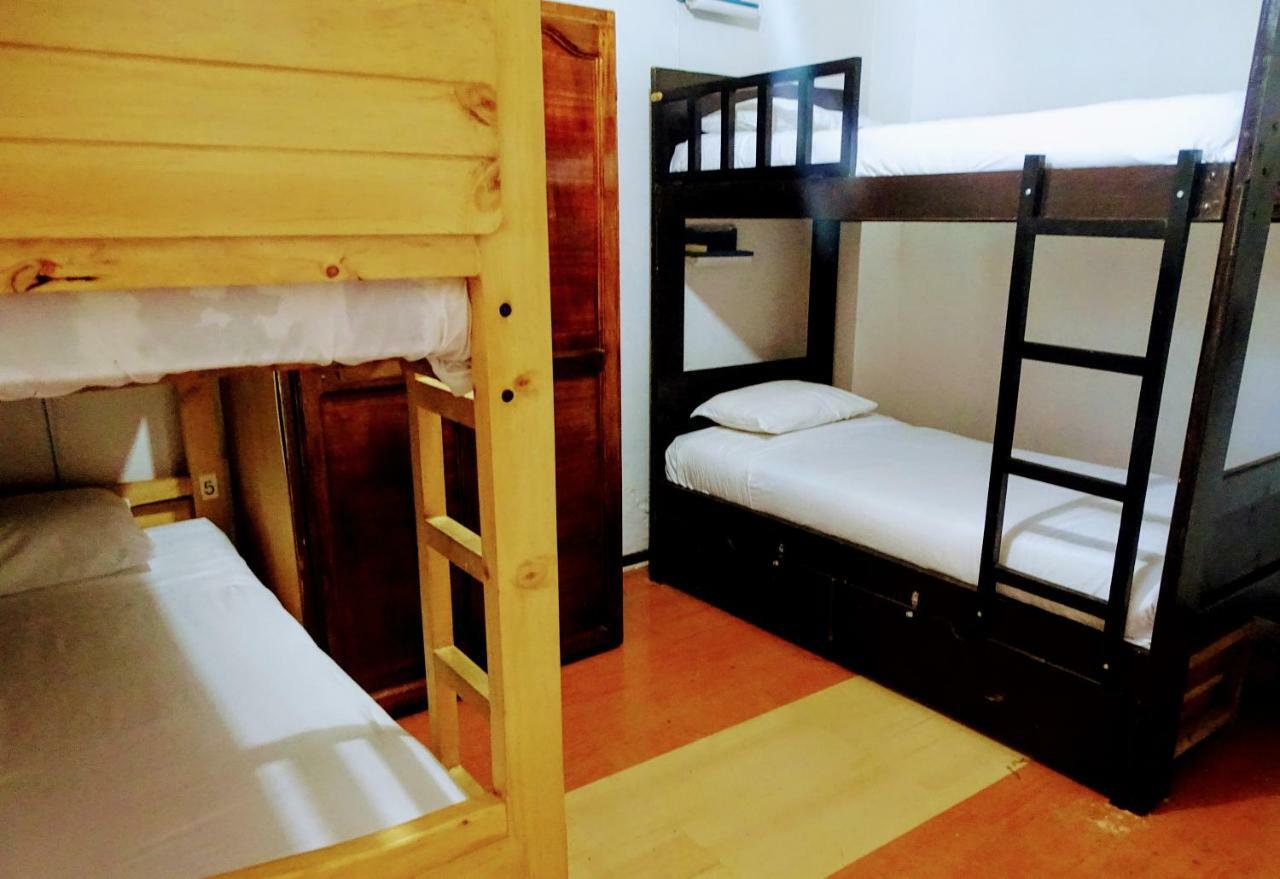 באניוס Erupcion Art Hotel & Hostel מראה חיצוני תמונה