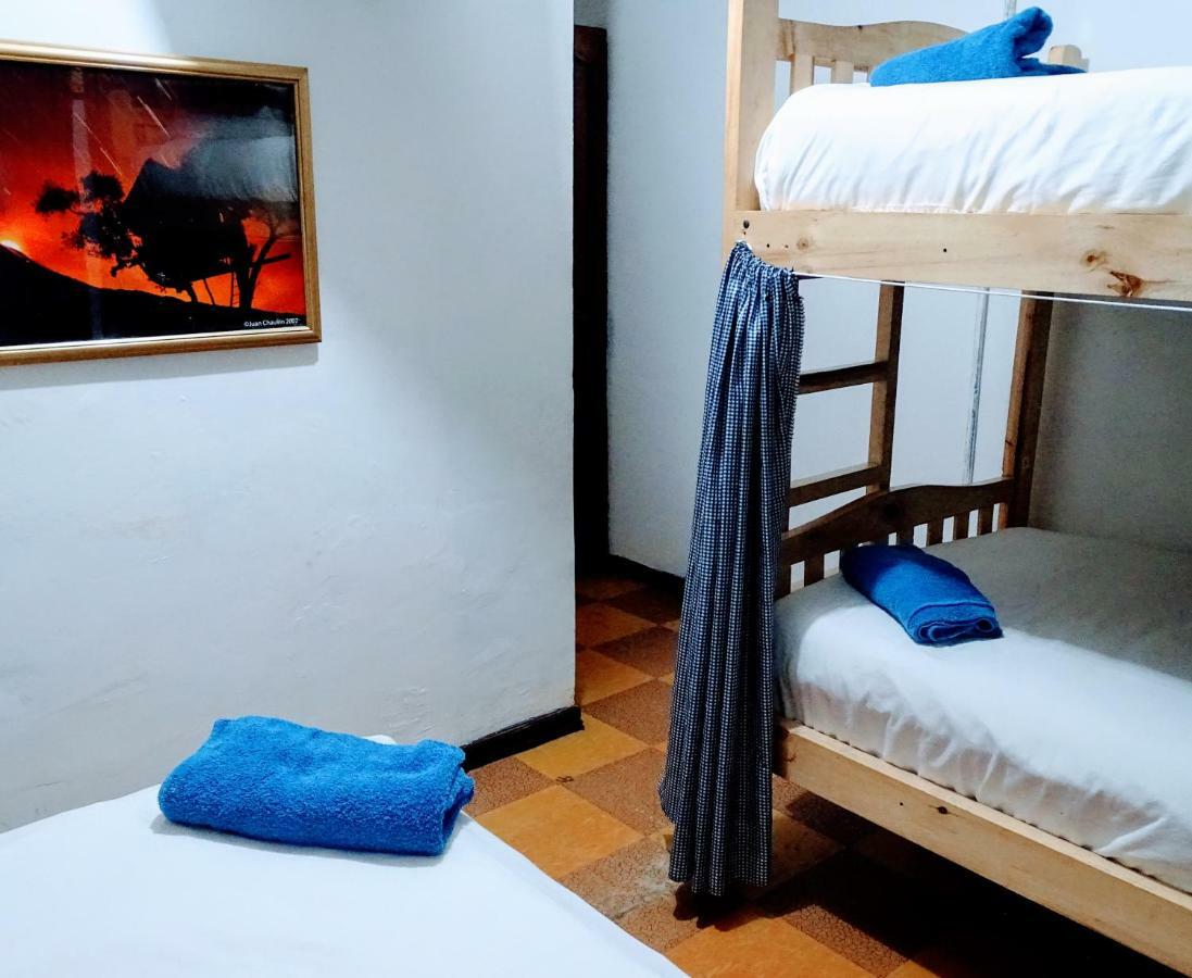 באניוס Erupcion Art Hotel & Hostel מראה חיצוני תמונה