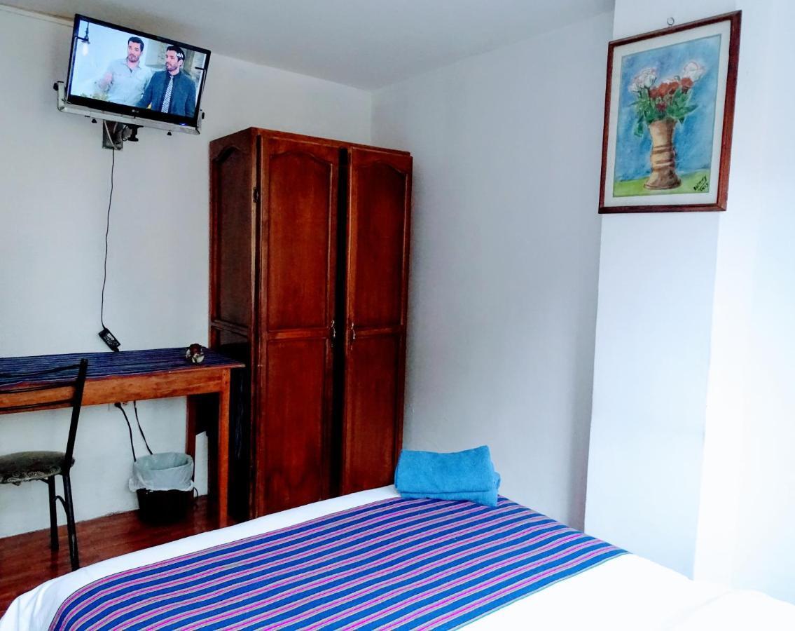 באניוס Erupcion Art Hotel & Hostel מראה חיצוני תמונה